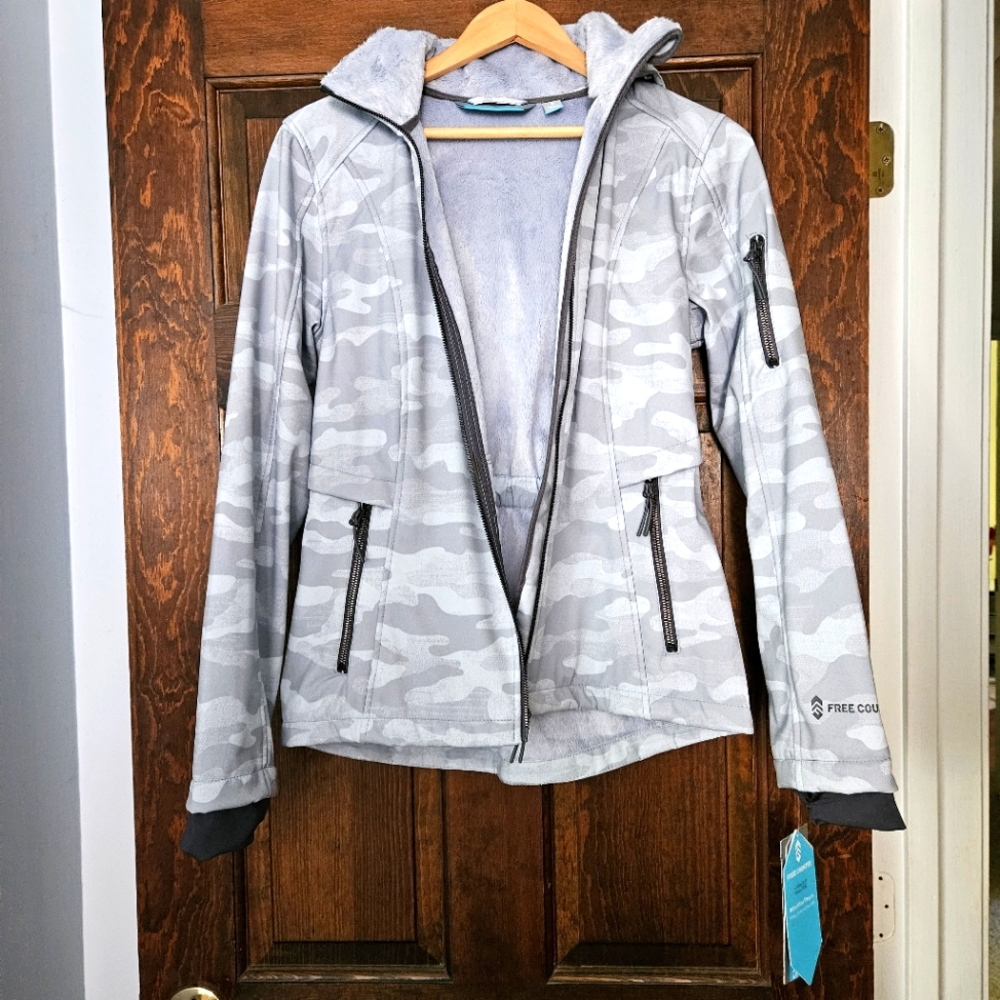 NWT Free Country Softshell Jacket  Small